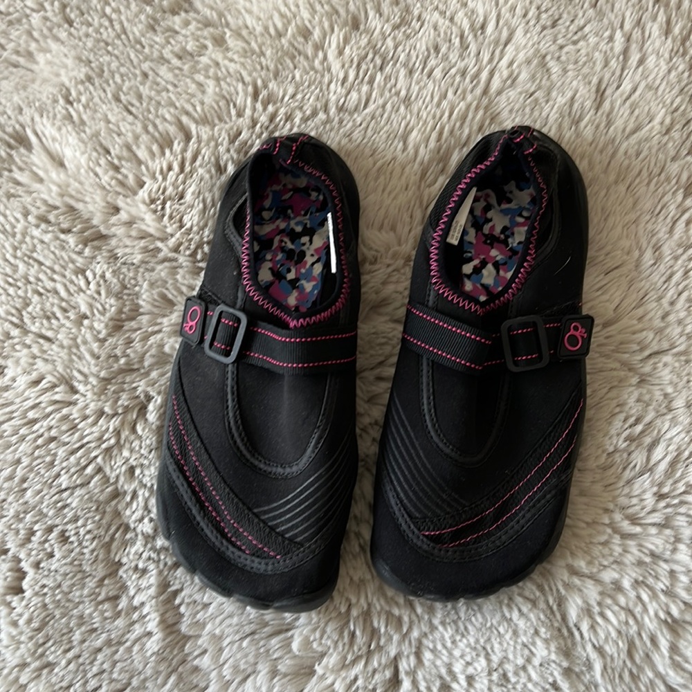 OP water shoes size 5/6 women (fits a 7 too)
